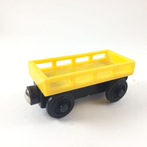 Vintage Thomas the Train Egg Car Magnetic Train Car - Picture 1 of 4